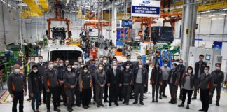 Sanayi ve Teknoloji Bakanı Varank, Ford Otosan’ın Kocaeli’deki yeni yatırım çalışmalarını yerinde inceledi ve  elektrikli araç yatırımlarını çalışanlardan dinledi