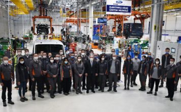 Sanayi ve Teknoloji Bakanı Varank, Ford Otosan’ın Kocaeli’deki yeni yatırım çalışmalarını yerinde inceledi ve elektrikli araç yatırımlarını çalışanlardan dinledi