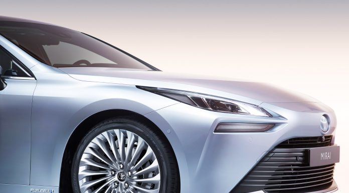 Yeni Toyota Mirai, Fabrikadan FALKEN AZENIS FK510 Lastiklerle Çıkacak