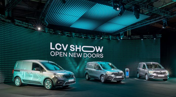 RENAULT YENİ HAFİF TİCARİ ARAÇ MODELLERİNİ TANITTI