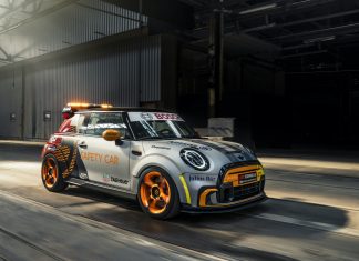 FIA Formula E Güvenlik Aracı MINI ELECTRIC Pacesetter Oldu