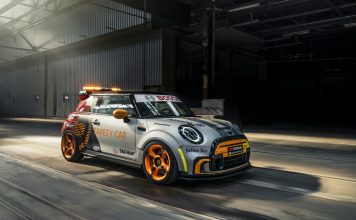 FIA Formula E Güvenlik Aracı MINI ELECTRIC Pacesetter Oldu