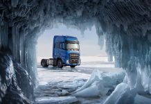 Ödüllü F-MAX, donmuş Baykal Gölü üstünde hız rekoru kırdı