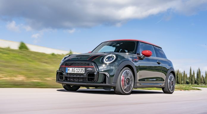 Yeni MINI John Cooper Works Yüksek Performansı Konforlu Sürüşle Birleştiriyor