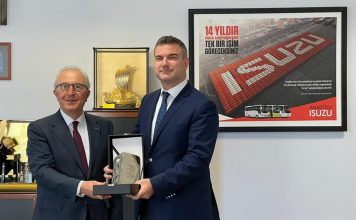 Anadolu Isuzu’ya Uludağ Otomotiv Endüstrisi İhracatçıları Birliği’nden “Altın İhracatçı” ödülü