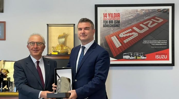 Anadolu Isuzu’ya Uludağ Otomotiv Endüstrisi İhracatçıları Birliği’nden  “Altın İhracatçı” ödülü