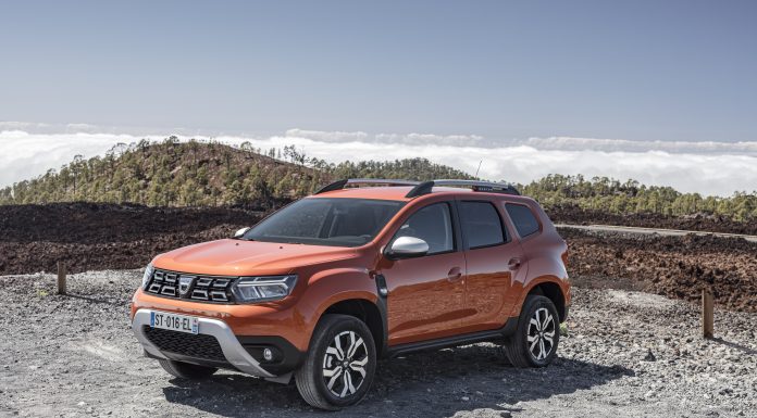 YENİ DUSTER YÜZÜNÜ GÖSTERDİ