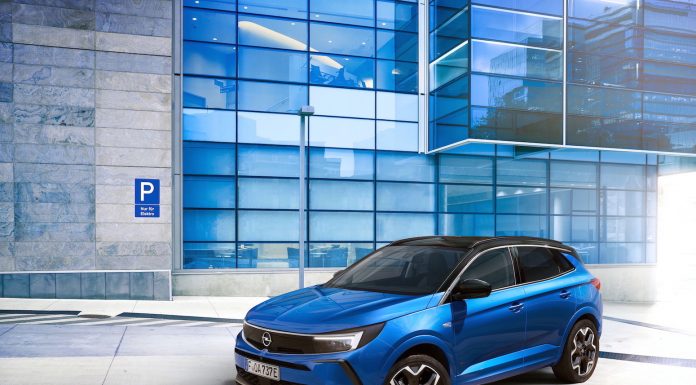 Güçlü Tasarım, Dijital Kokpit ve Yüksek Teknolojisiyle Yeni Opel Grandland