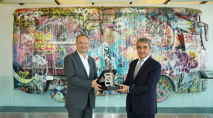 Karsan’a Üstün İhracat Başarısı Ödülü! Karsan, OİB’nin 2020 Altın İhracat Ödülü’nü Aldı!