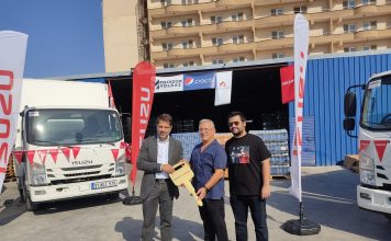 Anadolu Isuzu Matador Yoldaş’a 15 adet NPR model kamyon teslimatı gerçekleştirdi.