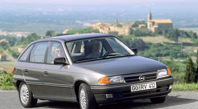 Kompakt sınıfın en çok satan aracı Opel Astra 30 yaşında!