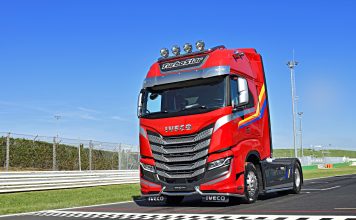 IVECO, 2021 Avrupa Kamyon Yarışı Şampiyonasının (ETRC) İtalya ayağında, efsane TurboStar anısına IVECO S-WAY Özel Seriyi tanıttı