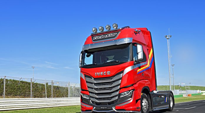 IVECO, 2021 Avrupa Kamyon Yarışı Şampiyonasının (ETRC) İtalya ayağında, efsane TurboStar anısına IVECO S-WAY Özel Seriyi tanıttı