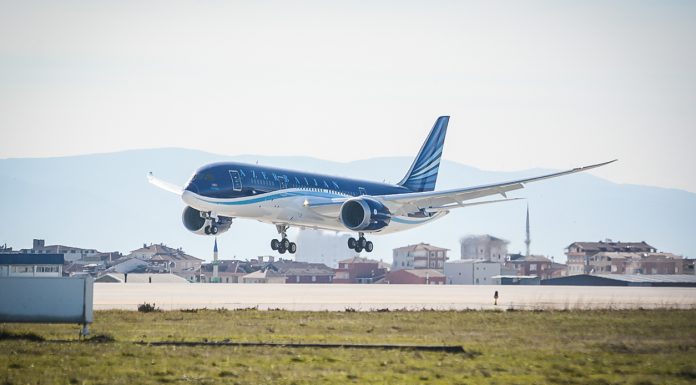 Azerbaycan Havayolları’nın yeni Boeing 787 Dreamliner’ı dün İstanbul Sabiha Gökçen Havalimanı’na indi
