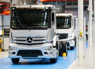 İlk seri üretim eActros, Mercedes-Benz Wörth Fabrikası bantlarından indi