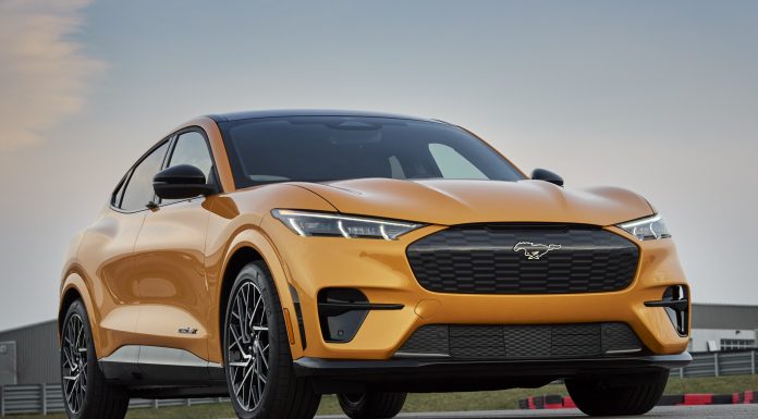 PIRELLI’DEN TAM ELEKTRİKLİ FORD MUSTANG MACH-E GT PERFORMANCE EDITION İÇİN ‘TERZİ İŞİ’ P ZERO LASTİKLER