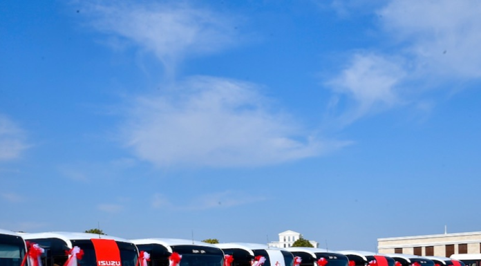 Anadolu Isuzu’dan Antalya’ya 15 adet Novolux midibüs teslimatı