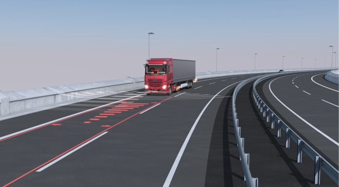 Mercedes-Benz kamyonlarda sunulan ilkler sayesinde yollar daha güvenli