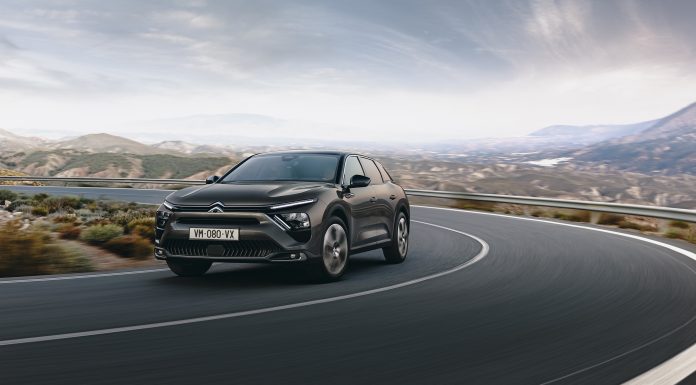 GRAND TOURER GELENEĞİNİN SON TEMSİLCİSİ YENİ CITROËN C5 X İLK KEZ SERGİLENDİ!