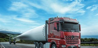 Mercedes-Benz Türk, yeni AROCS çift çeker çekicileri ile proje taşımacılığının standardını yükseltiyor