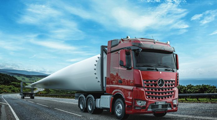 Mercedes-Benz Türk, yeni AROCS çift çeker çekicileri ile proje taşımacılığının standardını yükseltiyor