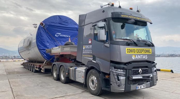 IŞIKLAR, AĞIR YÜKLERİ İÇİN RENAULT TRUCKS’IN YENİ EVO GÜCÜNE GEÇTİ