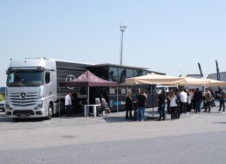 Mercedes-Benz Türk, Sağlık Bakım Tırı ile şoförlerin yanında yer almaya devam ediyor