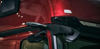 MirrorCam geliştirilen özellikleriyle Mercedes-Benz kamyonlarında sunulmaya başlandı