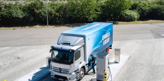 Dünyanın ilk ağır sınıf elektrikli kamyonu Mercedes-Benz eActros, “Sürüş Deneyimi” etkinliğinde sahne aldı