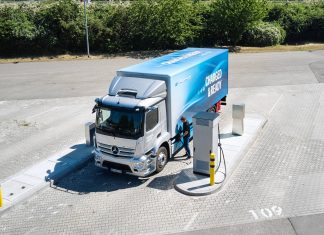 Dünyanın ilk ağır sınıf elektrikli kamyonu Mercedes-Benz eActros, “Sürüş Deneyimi” etkinliğinde sahne aldı