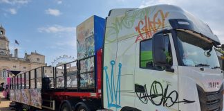 IVECO S WAY çekici Ingiltere Kraliçesi’nin 70. yıl Jübilesinde