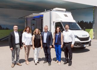 IVECO’dan Ege Çağdaş Eğitim Vakfı’na Gezici Eğitim Aracı