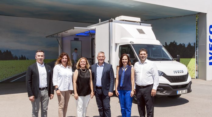 IVECO’dan Ege Çağdaş Eğitim Vakfı’na Gezici Eğitim Aracı
