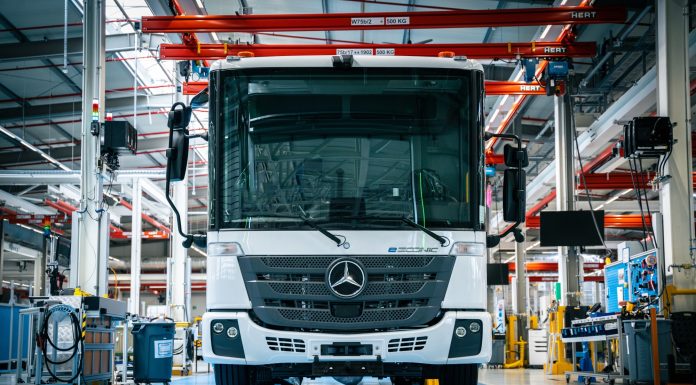Daimler Truck, batarya elektriğiyle çalışan ikinci kamyonu eEconic’in seri üretimine başladı