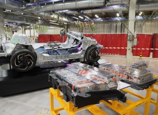 PEUGEOT, ELEKTRİKLİ MODELLERİNİN ÜRETİMİNDEKİ SIR PERDESİNİ ARALADI!