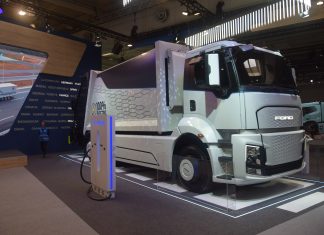 Ford Trucks’ın ürettiği ilk elektrikli kamyon, Pirelli R01 ile buluştu