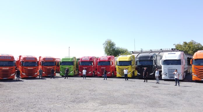 IVECO’nun en renkli S-WAY çekici teslimatı Öztaş Nakliyat’a