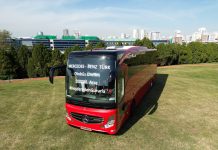 Mercedes-Benz Türk 100 bininci otobüsünü banttan indirdi