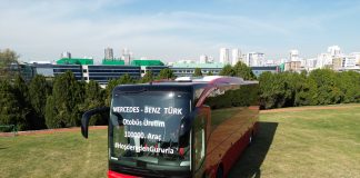 Mercedes-Benz Türk 100 bininci otobüsünü banttan indirdi