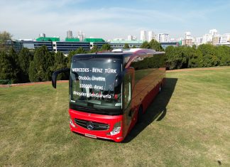 Mercedes-Benz Türk 100 bininci otobüsünü banttan indirdi