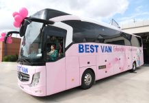 Pembe tasarımıyla giydirilen Mercedes-Benz Travego 16 2+1 Best Van Turizm’e teslim edildi