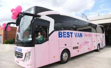 Pembe tasarımıyla giydirilen Mercedes-Benz Travego 16 2+1 Best Van Turizm’e teslim edildi
