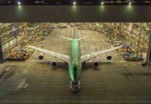 Son 747 uçağı, Boeing Everett Fabrikası’ndan ayrılıyor