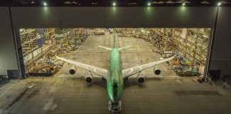 Son 747 uçağı, Boeing Everett Fabrikası’ndan ayrılıyor