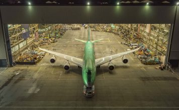 Son 747 uçağı, Boeing Everett Fabrikası’ndan ayrılıyor