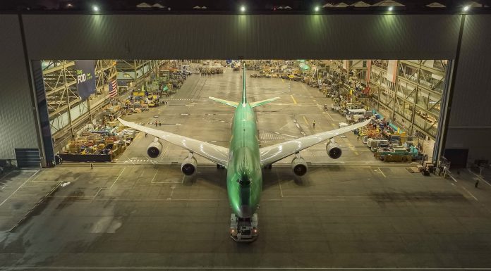 Son 747 uçağı, Boeing Everett Fabrikası’ndan ayrılıyor