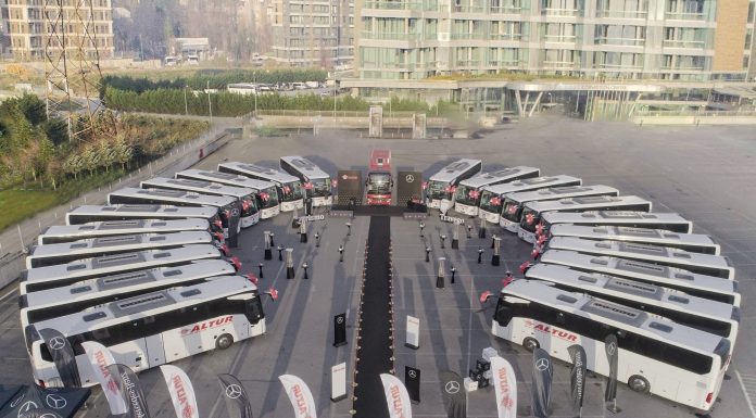 Mercedes-Benz Türk, Altur Turizm’e 23 adet Tourismo 15 2+2’yi teslim etti