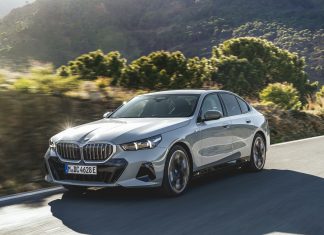 Hem Elektrikli Hem de İçten Yanmalı Motor Seçeneklerine Sahip Yeni BMW 5 Serisi Sedan için Geri Sayım Başladı