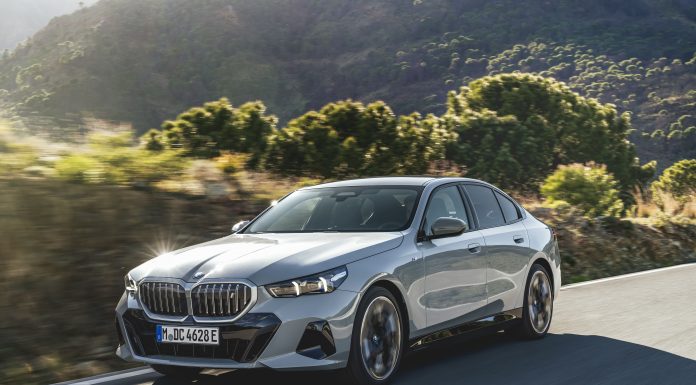 Hem Elektrikli Hem de İçten Yanmalı Motor Seçeneklerine Sahip Yeni BMW 5 Serisi Sedan için Geri Sayım Başladı