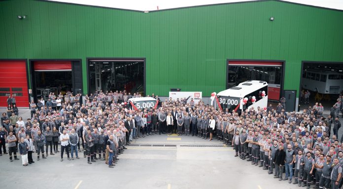 Otokar’ın 30.000’inci Sultan Otobüsü ile5.000’inci Atlas Kamyonu Üretim Bandından İndi